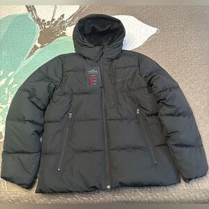 Hollister Men's Black faux fur lined Puffer Jacket size large.